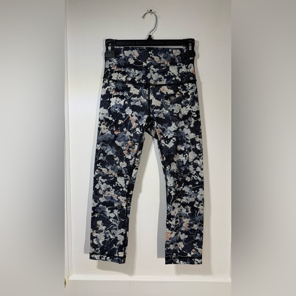 Lululemon Wunder Under High Rise
Tight 28" - Picture 4 of 4